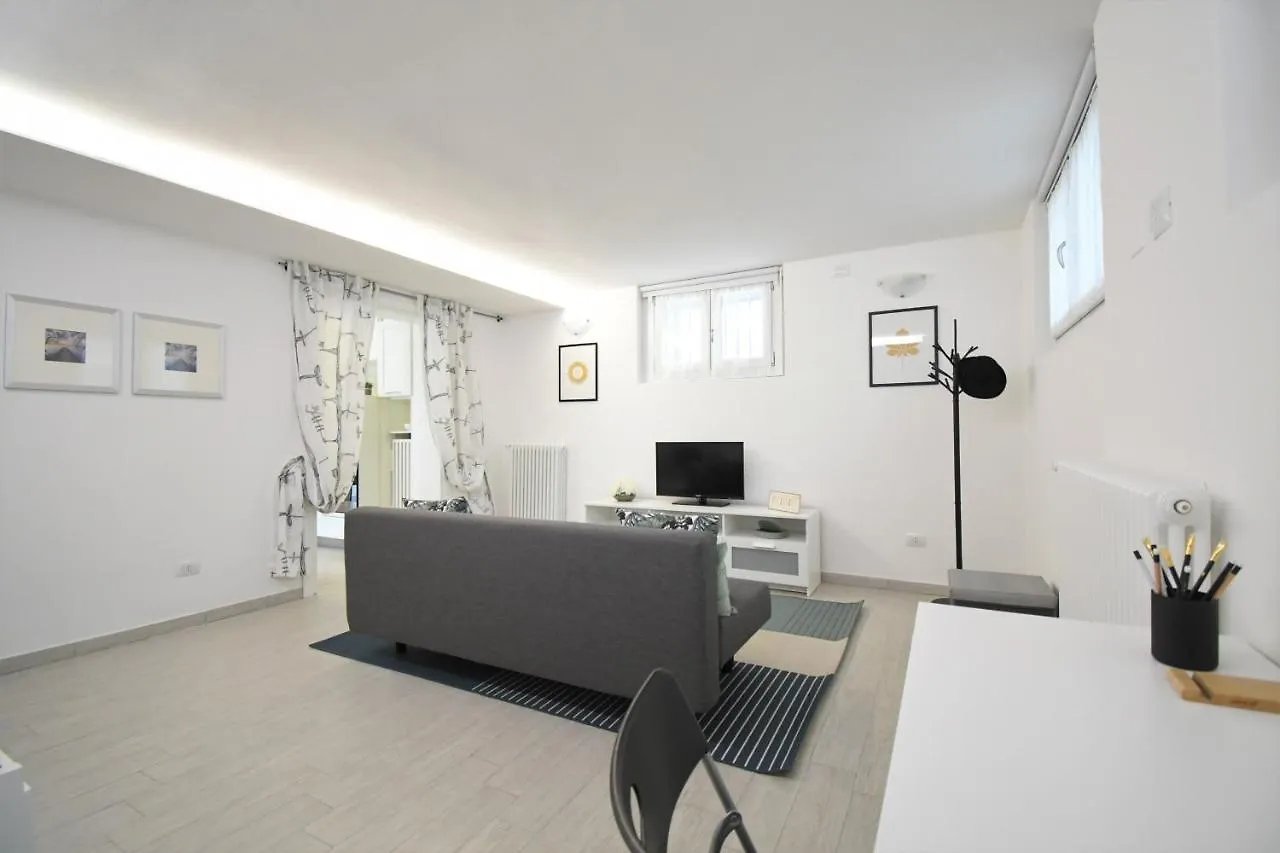 Christina'S Home Desenzano del Garda 0*,